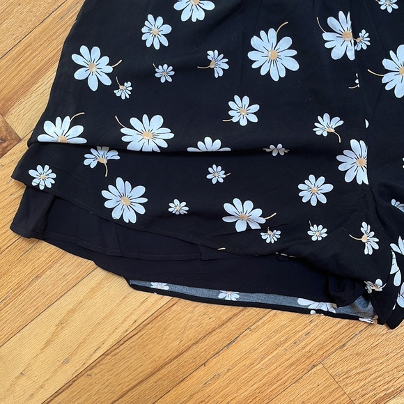 Forever21 Plus Size Floral Shorts - Picture 3 of 4